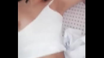 Me masturba mienstra me llenan de leche...