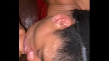 Cracuda bebendo leite