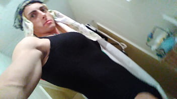 Cross Dressing Amateur Shemale...