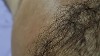 Peludo gemendo e se masturbando (use fone), gemi auto, hahahha