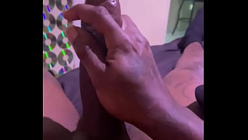 Je M'appelle Bigdaddy V J'ai Un Bbc Qui A Besoin De L'attention Des Femmes Sexy