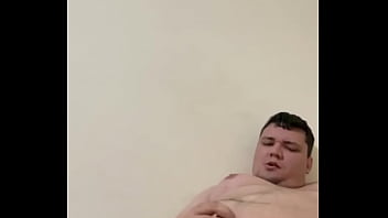 Gordinho peitudo se masturbando @viniciusmatheusmk