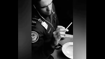 segurança pelo no flagra se masturbando