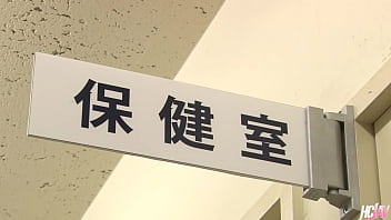 教師が熱いアジア人の生徒に中出しする桐岡さつき