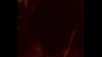 Marcher Et Secouer Le Cul En Public