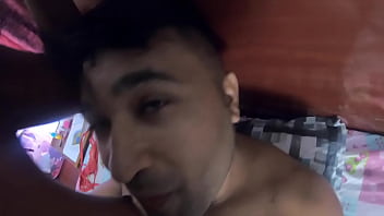 Morena da bunda GG sentando no ator...