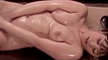 Une Jeune Femme Vertueuse Attend Secrètement Du Plaisir Sexuel. Avec Bgm Sensuel (À 16H30)