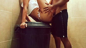 Ella ni aguanta y se viene varias veces con esta verga de 25 cm