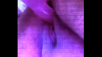 愚蠢的青少年他妈的她的假阳具