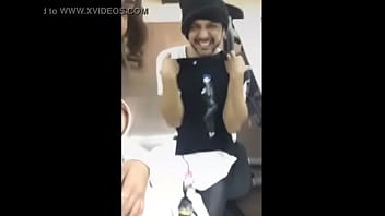 Anitta pagando peitinho