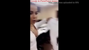 Anitta pagando peitinho