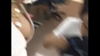 Anitta pagando peitinho