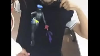 Anitta pagando peitinho