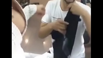 Anitta pagando peitinho