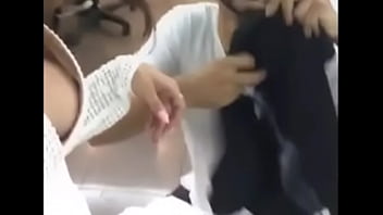 Anitta pagando peitinho