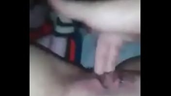 Novinha se tocando