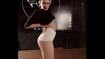 Perra Bailando Sexy En Short...