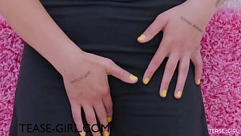 Teppich-Sklavin wird blank gefickt