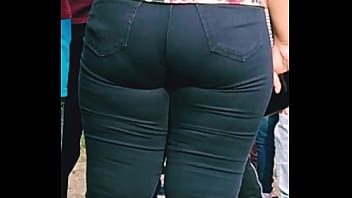 Tremendas Nalgas En La Feria...
