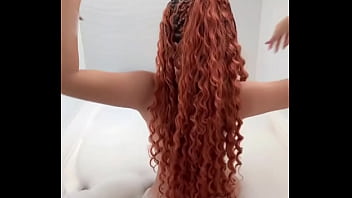 No se lo que pasa por tu mente, pero estoy segura que te gustaría venir y darte un baño de burbujas conmigo ?