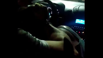 Esposa pagando um boquete para o Uber tarado