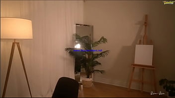 Belle Blonde Canon Un Plug Entre Les Fesses...