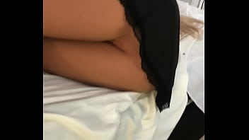 Estudante gostosa faz um boquete bem fundo ( SEX TOY )