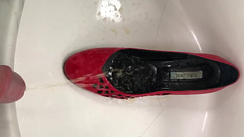 Pissing shoes in bath