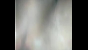 Olha como essa putinha é fodida