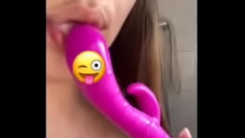 Perra Chilena De Instagram Se Mete Consolador En La Ducha...