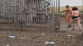 Reife Kurven: Scheunen-Arschtritt vom Kerl