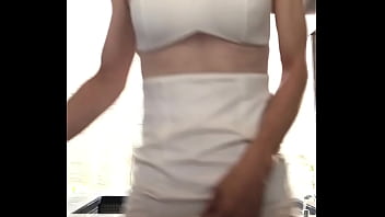 父女乱伦 女儿刚放学回家衣服都没来得及脱就被父亲吃奶摸b爆 2025