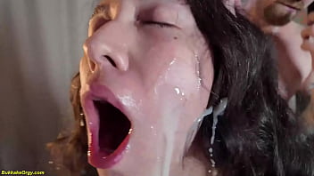 sa toute première orgie gangbang bukkake DP  