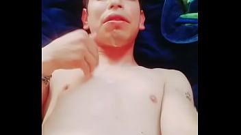 Guardia De Seguridad Comiendo Su Semen...