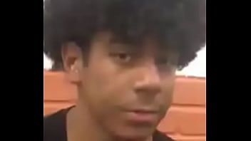 Garoto dá no colégio