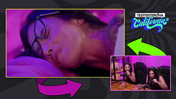 Feuchtes Zucken auf Pinker Couch