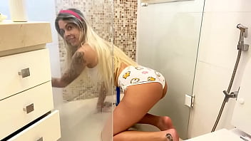 Fazendo uma Faxina bem safadinha. Vem conhecer meu site...