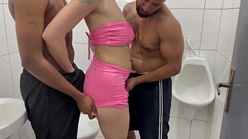 Clip sex Fucking the office secretary in the company bathroom
