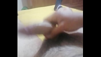 Le Mannequin Georgio Vergoni Attend Dans Son Lit Sa Chaude Et Belle Dame.