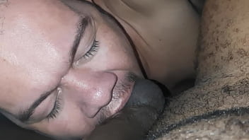 Recebendo uma boa mamada