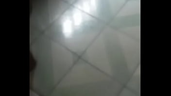 Gordinho sendo encoxado na cama