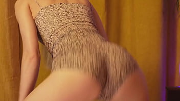 Shake butt &amp;amp_ twerk in leopard outfit