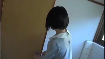 ロリ少女がおしっこ我慢限界で放尿 - BoulX.com