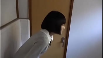 ロリ少女がおしっこ我慢限界で放尿 - BoulX.com