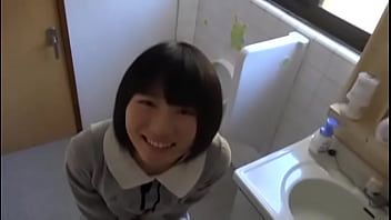 ロリ少女がおしっこ我慢限界で放尿 - BoulX.com