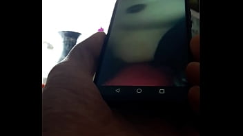 S&uuml_&szlig_e Titten meiner Frau am Handy