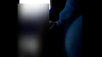 d. de pau duro no ônibus