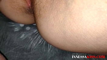 Blonde Stiefmutti saugt tief in ihren Sand!