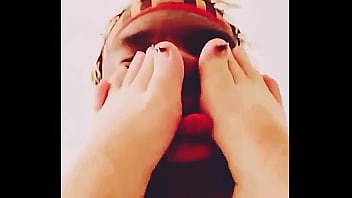 Yall lick feet? I lick feet & toes