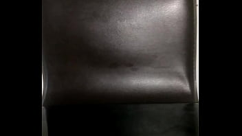 ZLIZUJ SUKO SPERMĘ Z LAPTOPA . LICK SPERM TABLE